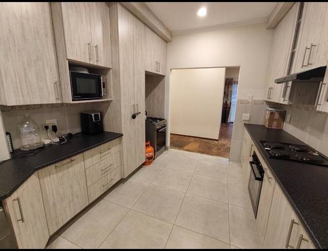 4 BEDROOM HOUSE FOR SALE IN SINOVILLE